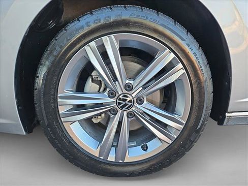 Used 2022 Volkswagen Jetta SE w/ Panoramic Sunroof Package FWD image 22