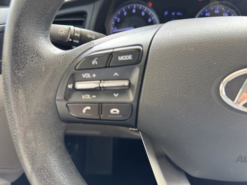 Used 2020 Hyundai Elantra SEL image 30