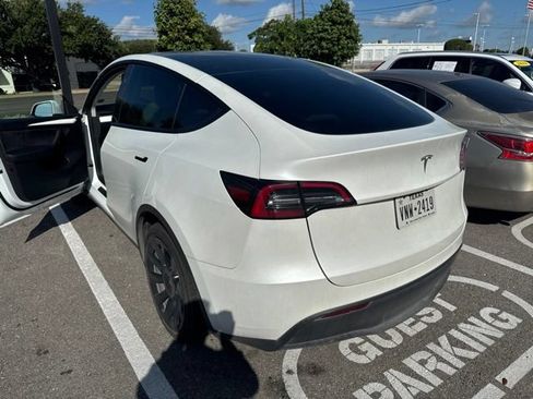 Used 2023 Tesla Model Y 2WD image 2