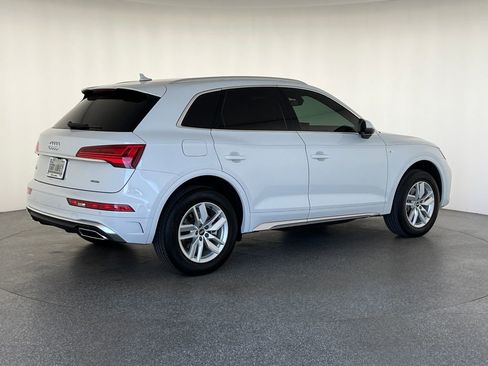 Used 2022 Audi Q5 2.0T Premium w/ Convenience Package AWD/4WD image 3