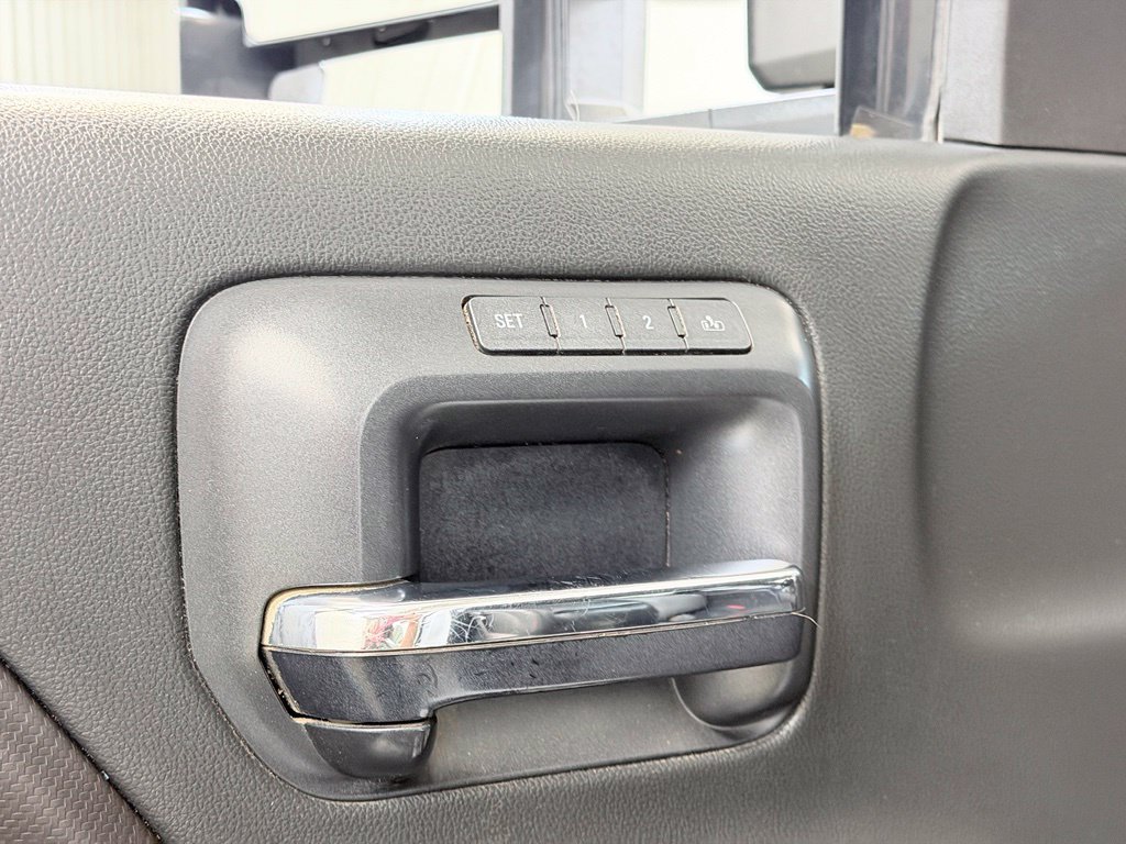 Used 2018 GMC Sierra 2500 SLT w/ Duramax Plus Package AWD/4WD image 11