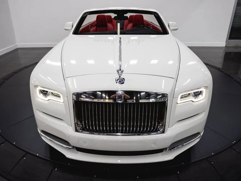 Used 2017 Rolls-Royce Dawn RWD image 27