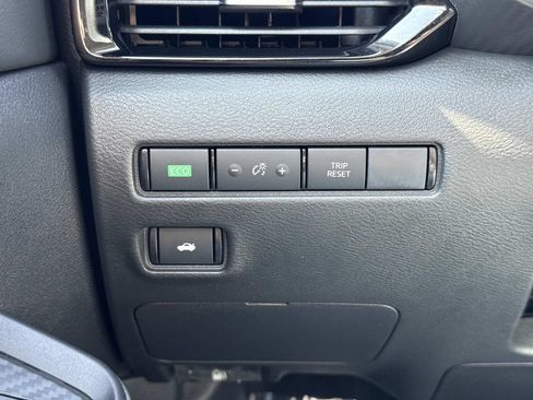 Used 2025 Nissan Sentra SV FWD image 14