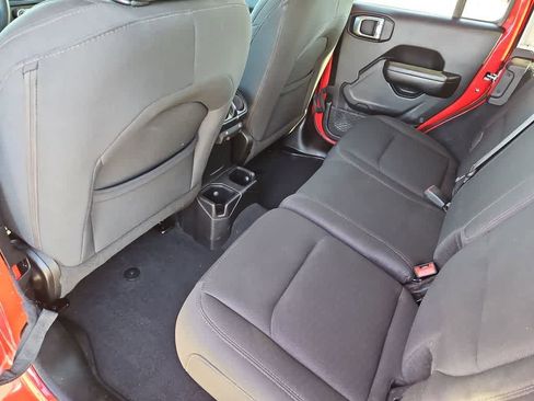 Used 2018 Jeep Wrangler Unlimited Sport S image 19