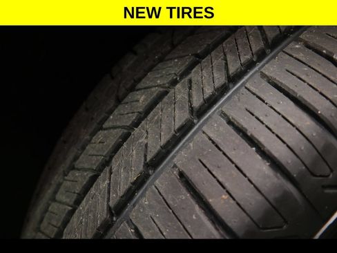 Used 2025 Chrysler Pacifica Select FWD image 5
