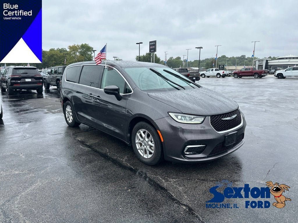 Used 2023 Chrysler Pacifica Touring-L FWD image 1