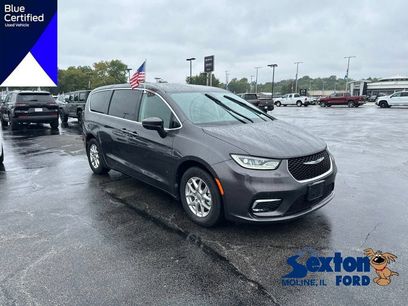 Used 2023 Chrysler Pacifica Touring-L