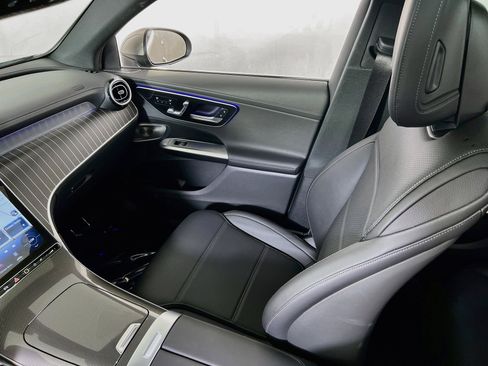 Used 2024 Mercedes-Benz GLC 300 4MATIC image 25