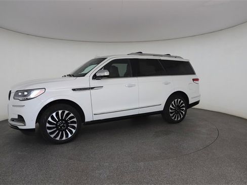 Used 2024 Lincoln Navigator Black Label image 4