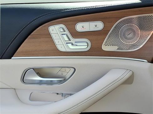 Used 2022 Mercedes-Benz GLS 450 4MATIC image 16