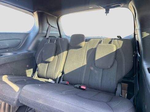 Used 2023 Chrysler Pacifica Touring FWD image 24