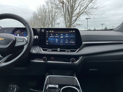 Used 2025 Chevrolet Equinox LT image 22