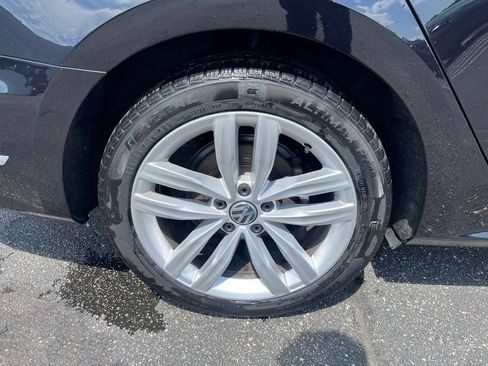 Used 2018 Volkswagen Passat 2.0T SEL Premium FWD image 31
