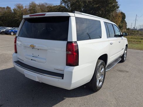 Used 2020 Chevrolet Suburban Premier image 4