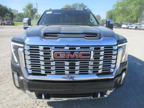 New 2026 GMC Sierra 3500 Denali w/ Denali Reserve Package AWD/4WD image 12