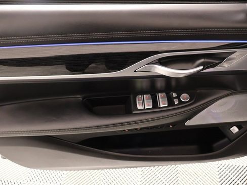 Used 2021 BMW 750i xDrive w/ Executive Package image 19