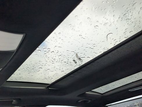 Used 2015 Mercedes-Benz E 350 4MATIC Sedan image 4