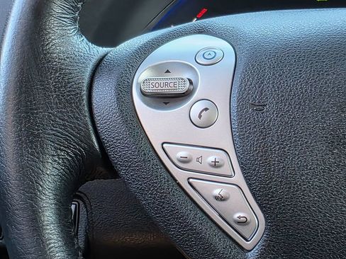 Used 2015 Nissan Leaf SV image 30