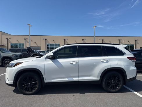 Used 2019 Toyota Highlander SE image 4