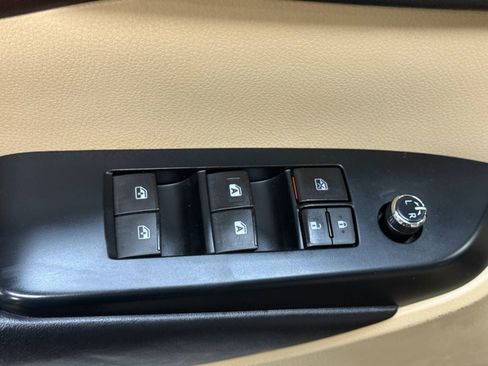 Used 2017 Toyota Highlander XLE image 18