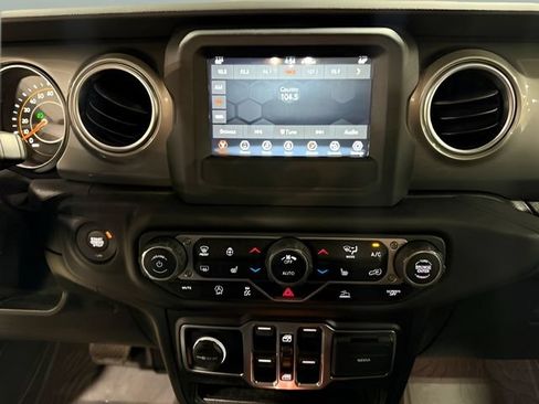 Used 2021 Jeep Wrangler Unlimited Sahara w/ Cold Weather Group AWD/4WD image 17