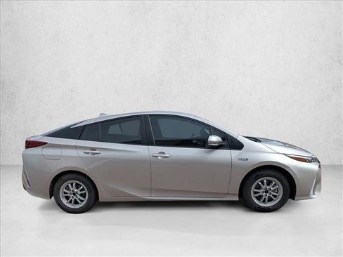 Used 2021 Toyota Prius Prime XLE image 4