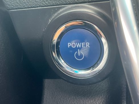 Used 2017 Toyota Camry XLE w/ Moonroof Package image 21