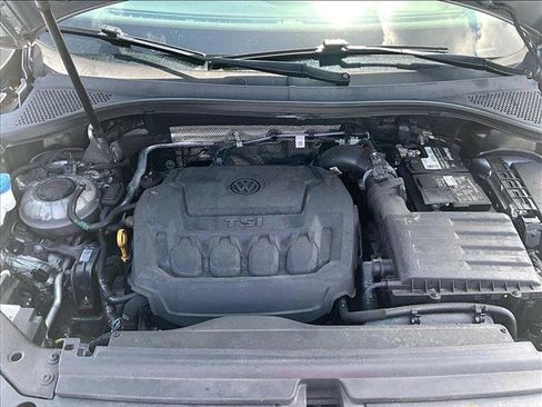 Used 2022 Volkswagen Tiguan SE R-Line FWD image 11