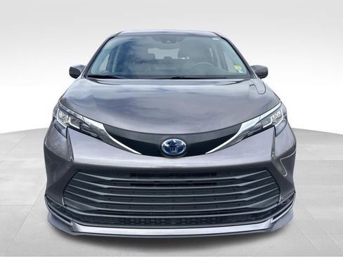 Certified 2022 Toyota Sienna LE image 8