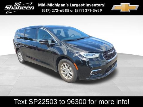 Used 2025 Chrysler Pacifica Select FWD image 1