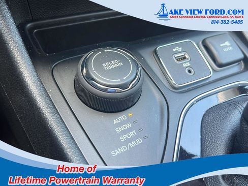 Used 2019 Jeep Cherokee Limited AWD/4WD image 29