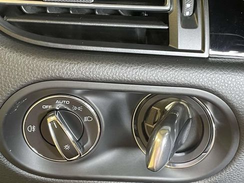 Certified 2026 Porsche Macan Turbo AWD/4WD image 40