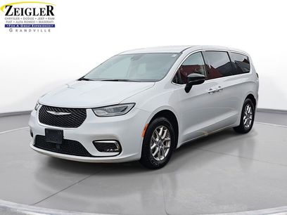 Used 2024 Chrysler Pacifica Touring-L