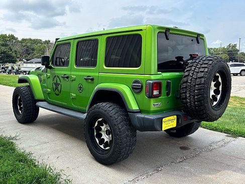 Used 2019 Jeep Wrangler Unlimited Sahara w/ Uconnect 4C Nav & Sound Group AWD/4WD image 13