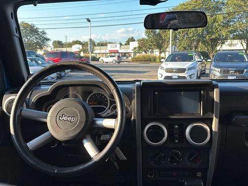 Used 2009 Jeep Wrangler Unlimited Sahara w/ Dual Top Group image 13