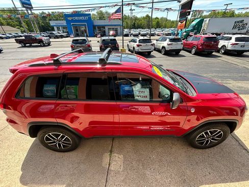 Used 2021 Jeep Grand Cherokee Trailhawk w/ Trailhawk Luxury Group AWD/4WD image 6