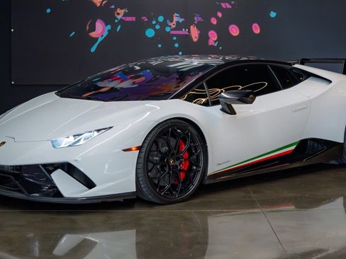 Used 2018 Lamborghini Huracan Performante image 2