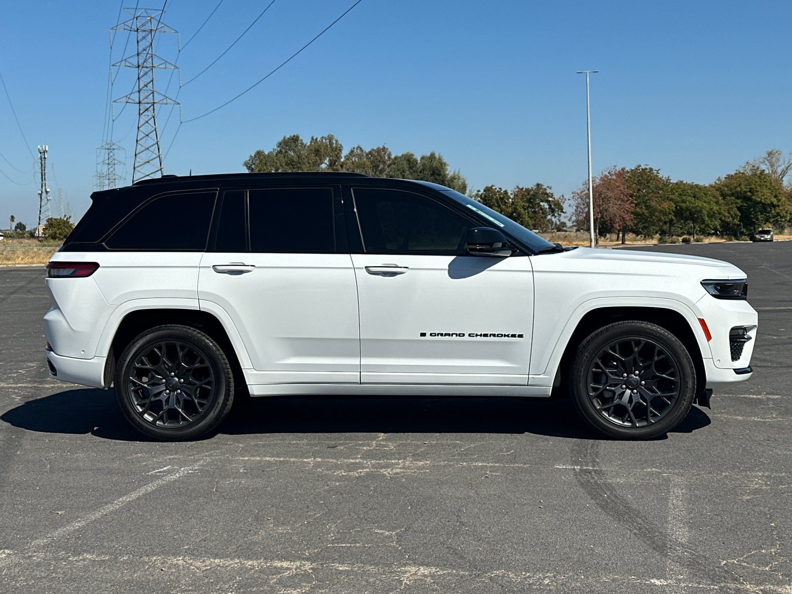 Used 2025 Jeep Grand Cherokee Summit AWD/4WD image 3