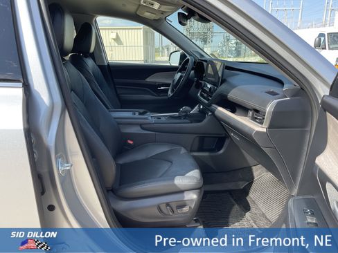 Used 2024 Toyota Grand Highlander Limited image 8