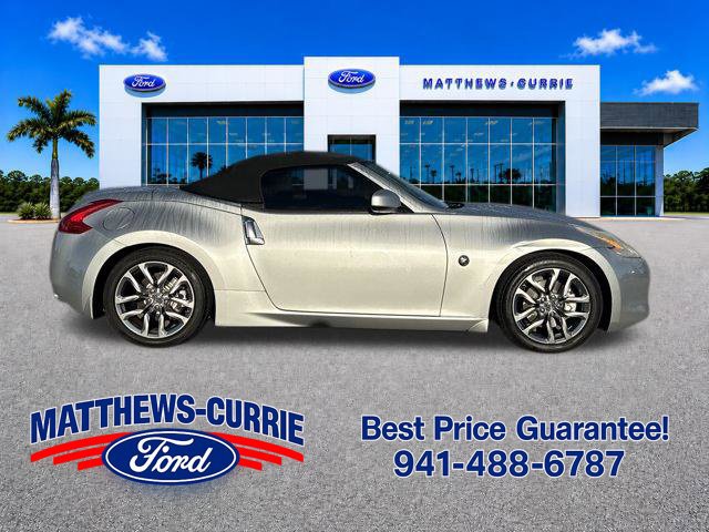 Used 2010 Nissan 370Z Touring RWD image 3