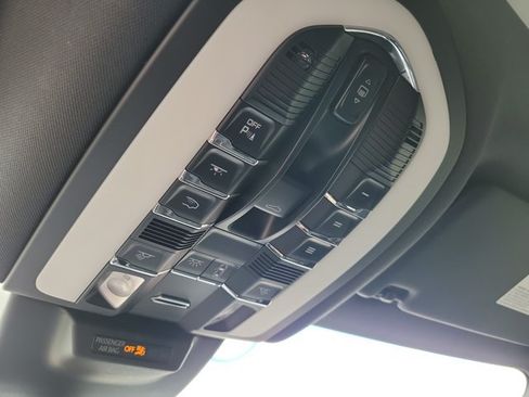 Certified 2023 Porsche Macan S AWD/4WD image 37
