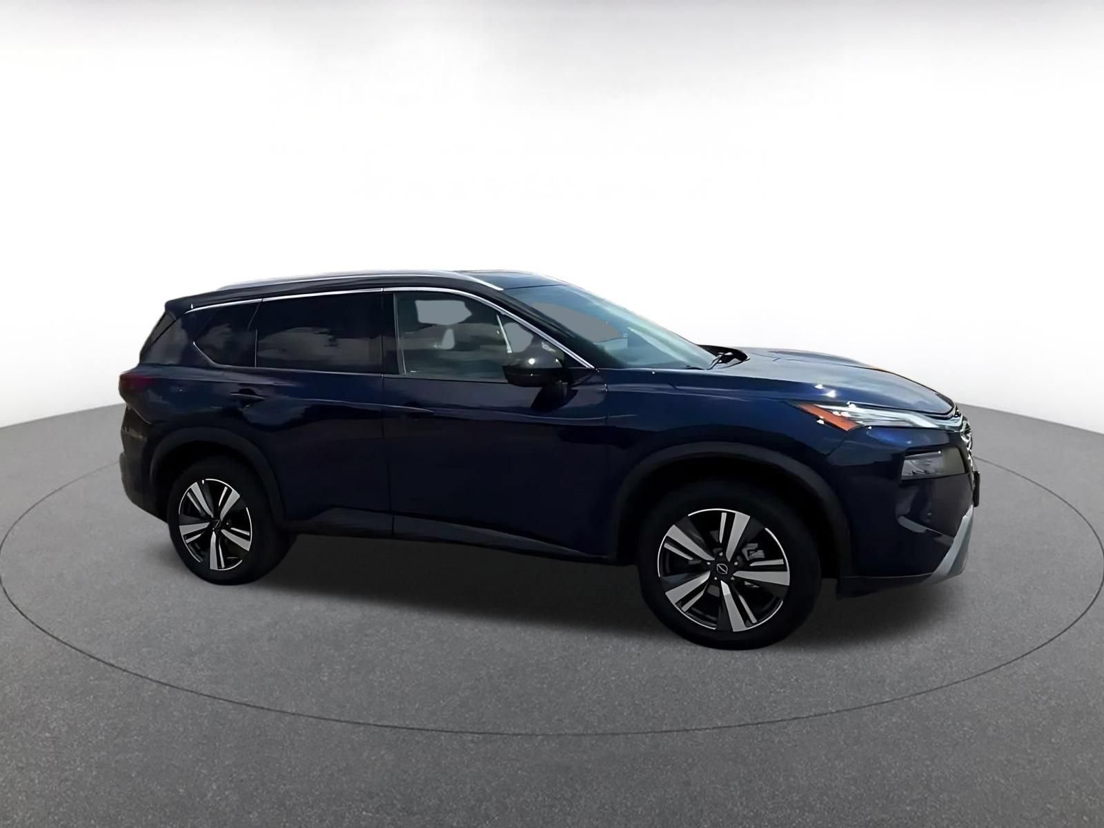 Used 2026 Nissan Rogue SL FWD image 2