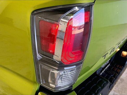 Used 2023 Toyota Tacoma TRD Off-Road image 39