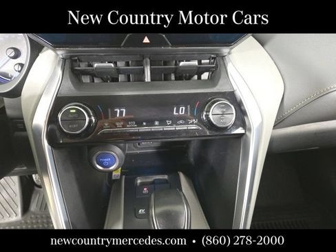 Used 2021 Toyota Venza LE AWD/4WD image 18