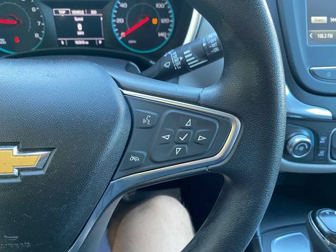 Used 2018 Chevrolet Equinox LS FWD image 15