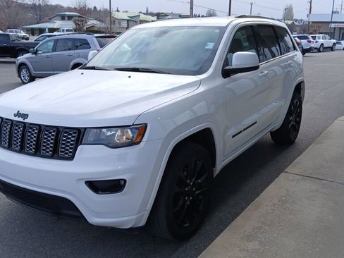 Used 2021 Jeep Grand Cherokee Altitude image 4