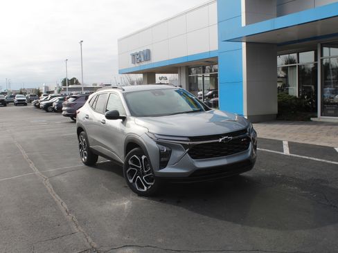 New 2026 Chevrolet Trax RS image 2