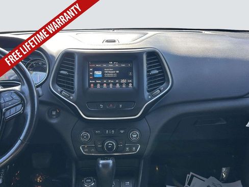 Used 2021 Jeep Cherokee Latitude Plus AWD/4WD image 17