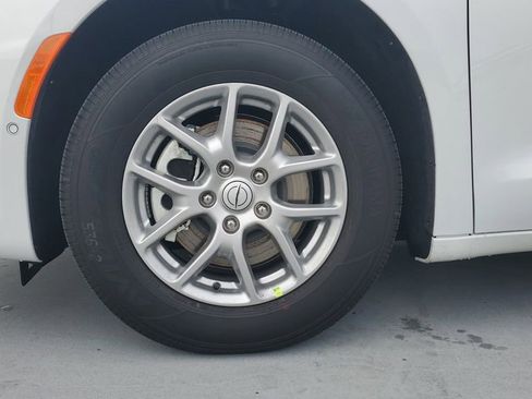 New 2026 Chrysler Pacifica Select image 7