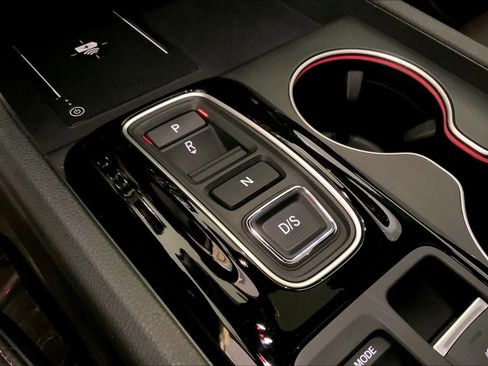 Used 2025 Honda Pilot Black Edition image 17